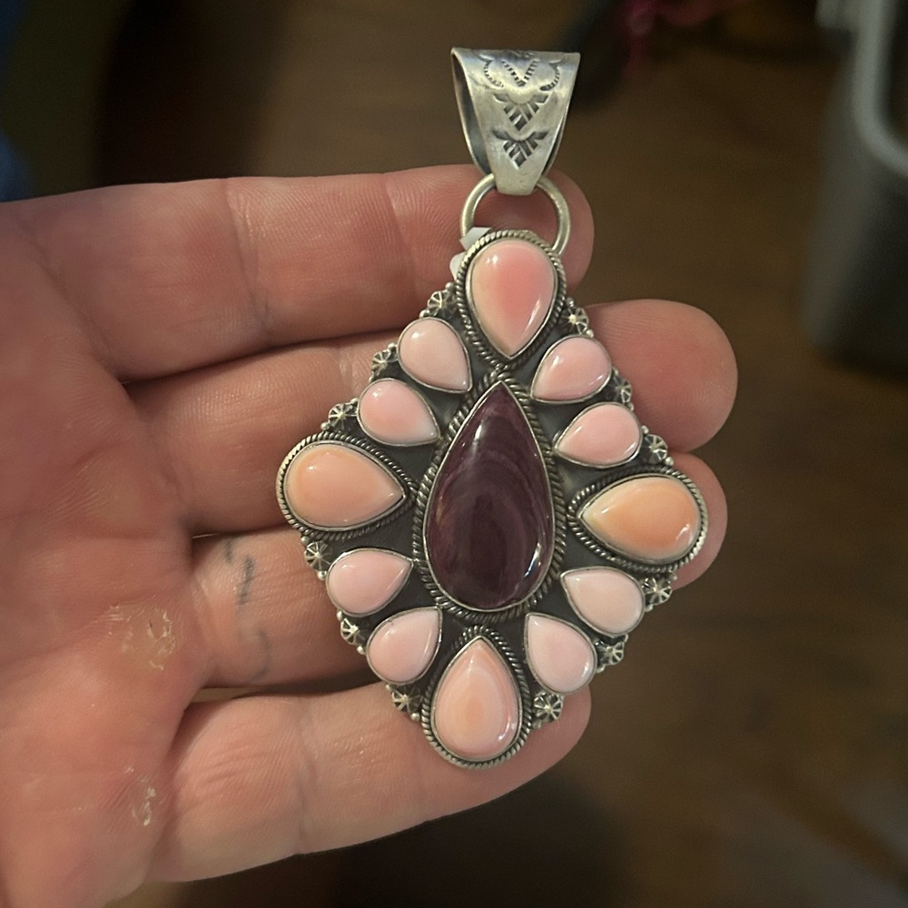 STERLING SILVER NATIVE AMERICAN SIGNED PINK CONCH PURPLE SPINY OYSTER PENDANT